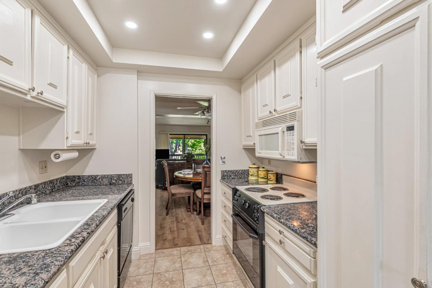 Detail Gallery Image 9 of 37 For 5271 Cribari, San Jose,  CA 95135 - 2 Beds | 2 Baths