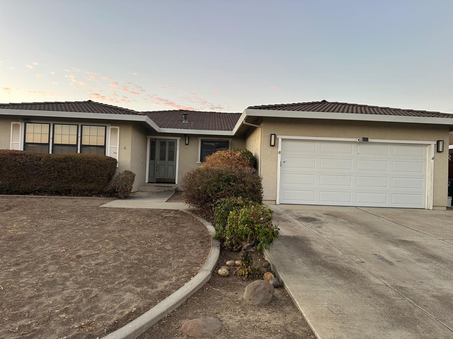 Detail Gallery Image 2 of 37 For 1670 Sausalito Dr, Hollister,  CA 95023 - 3 Beds | 2 Baths