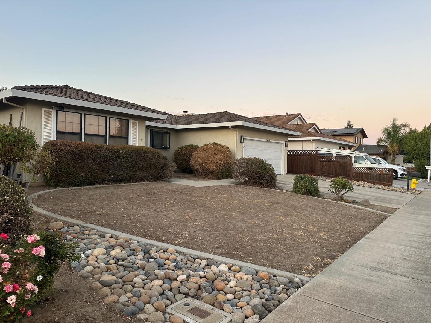 Detail Gallery Image 4 of 37 For 1670 Sausalito Dr, Hollister,  CA 95023 - 3 Beds | 2 Baths