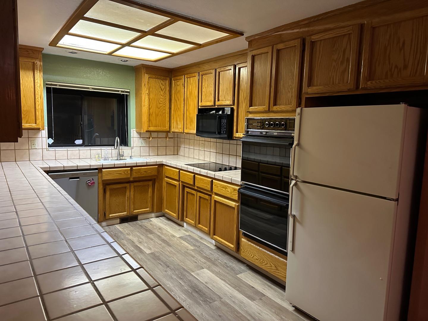 Detail Gallery Image 7 of 37 For 1670 Sausalito Dr, Hollister,  CA 95023 - 3 Beds | 2 Baths