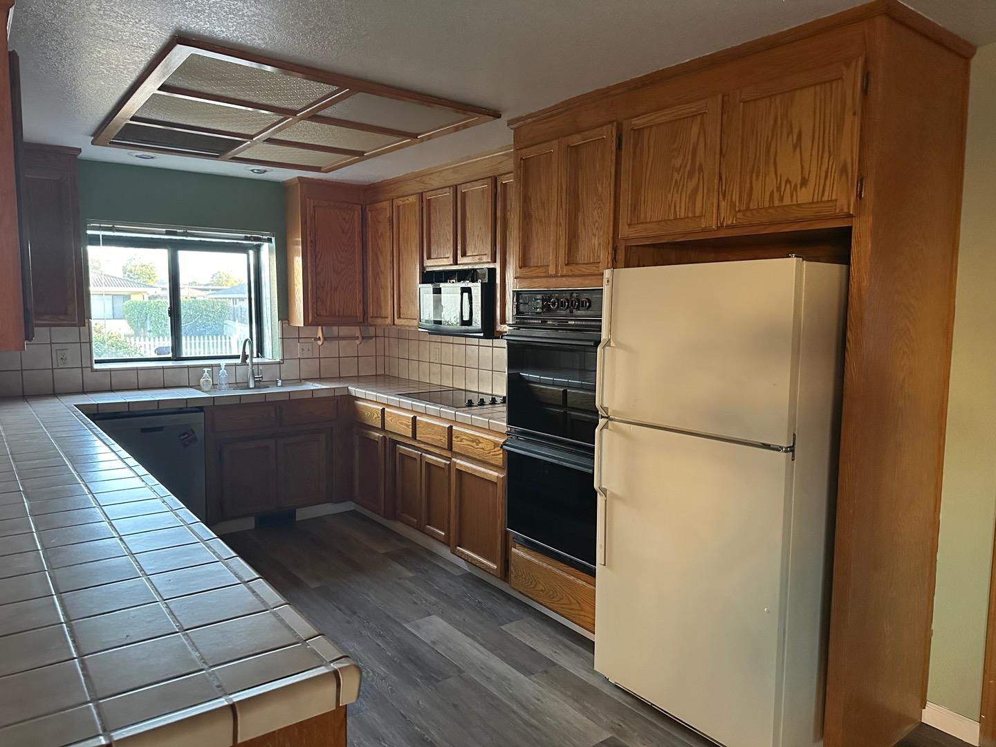 Detail Gallery Image 8 of 37 For 1670 Sausalito Dr, Hollister,  CA 95023 - 3 Beds | 2 Baths