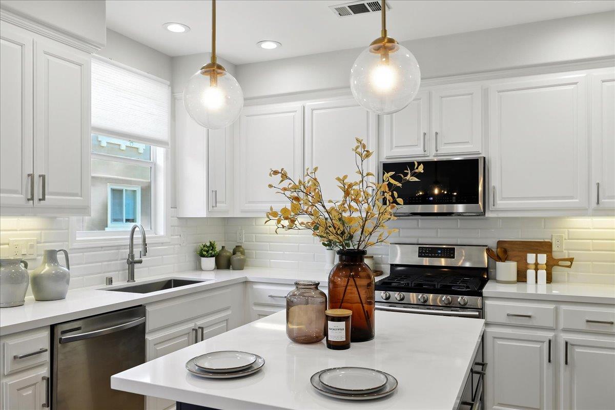 Detail Gallery Image 24 of 57 For 1190 Morse Ave, Sunnyvale,  CA 94089 - 3 Beds | 2/1 Baths