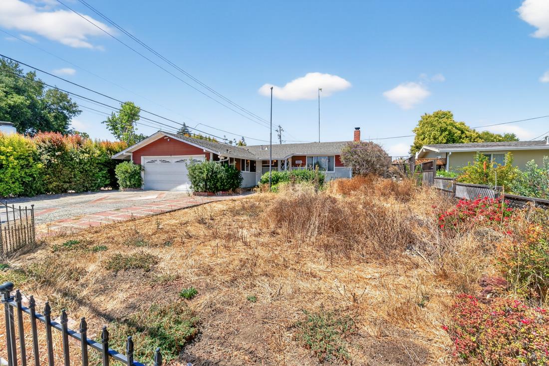 Detail Gallery Image 13 of 39 For 10451 Finch Ave, Cupertino,  CA 95014 - 3 Beds | 1/1 Baths