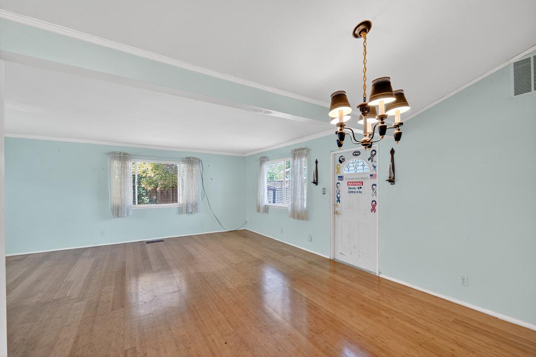 Detail Gallery Image 18 of 39 For 10451 Finch Ave, Cupertino,  CA 95014 - 3 Beds | 1/1 Baths