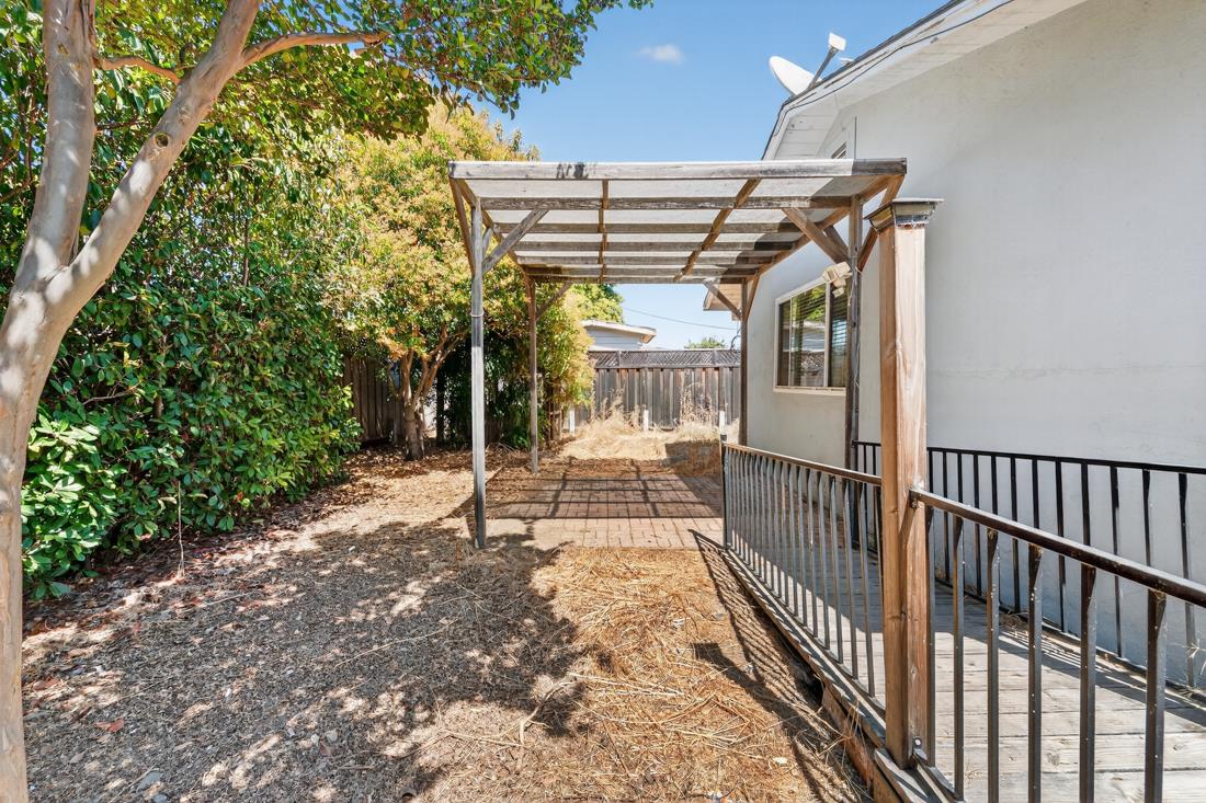 Detail Gallery Image 35 of 39 For 10451 Finch Ave, Cupertino,  CA 95014 - 3 Beds | 1/1 Baths