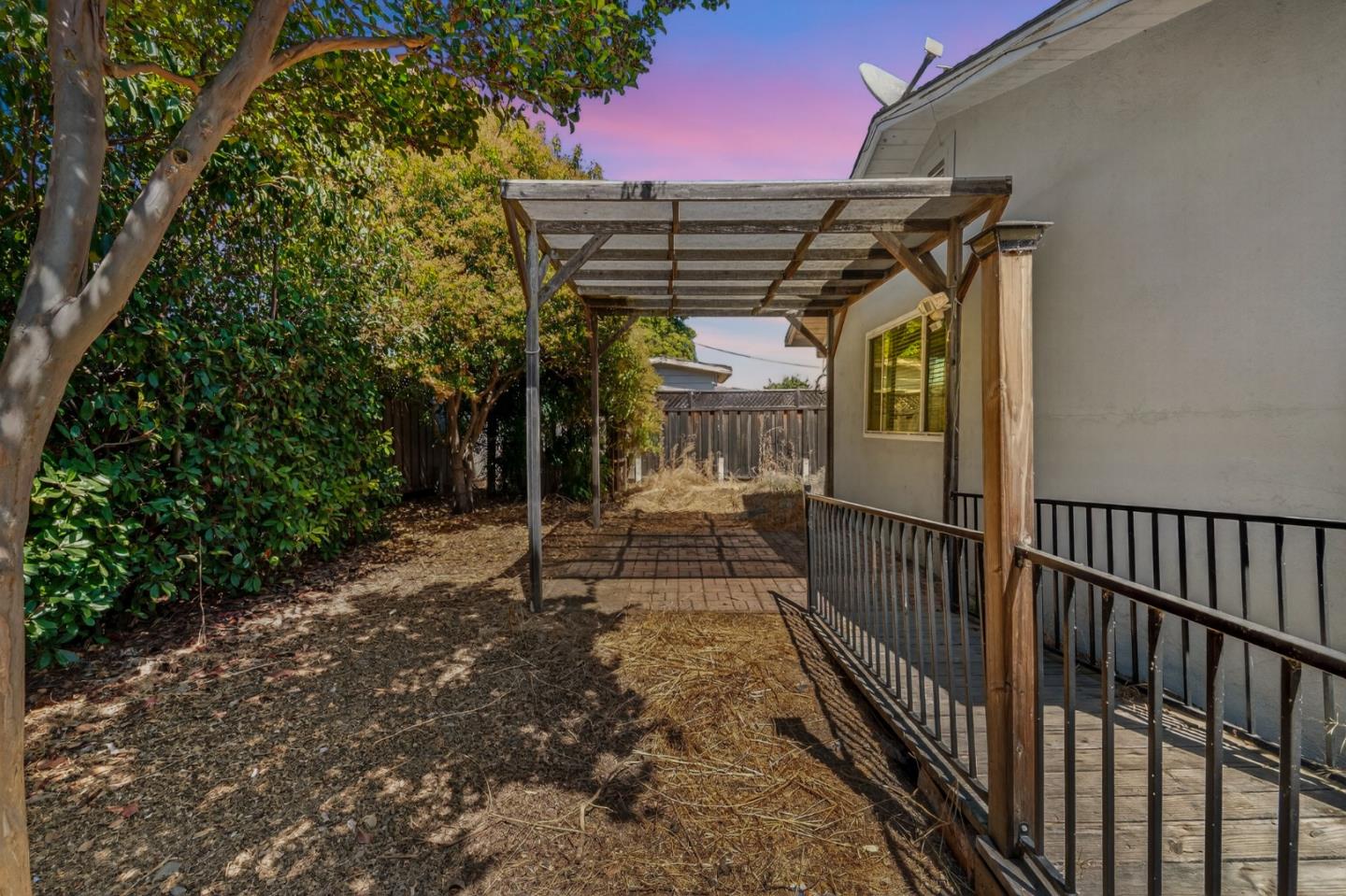 Detail Gallery Image 4 of 39 For 10451 Finch Ave, Cupertino,  CA 95014 - 3 Beds | 1/1 Baths