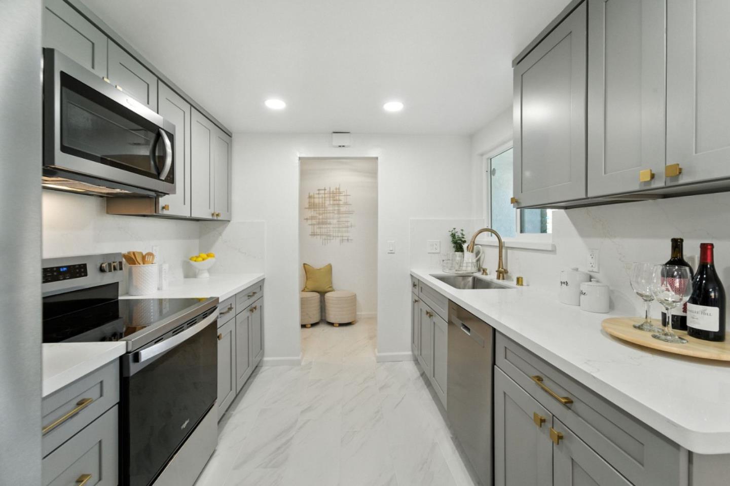 Detail Gallery Image 3 of 32 For 3170 Shriver Dr, San Jose,  CA 95132 - 3 Beds | 2 Baths