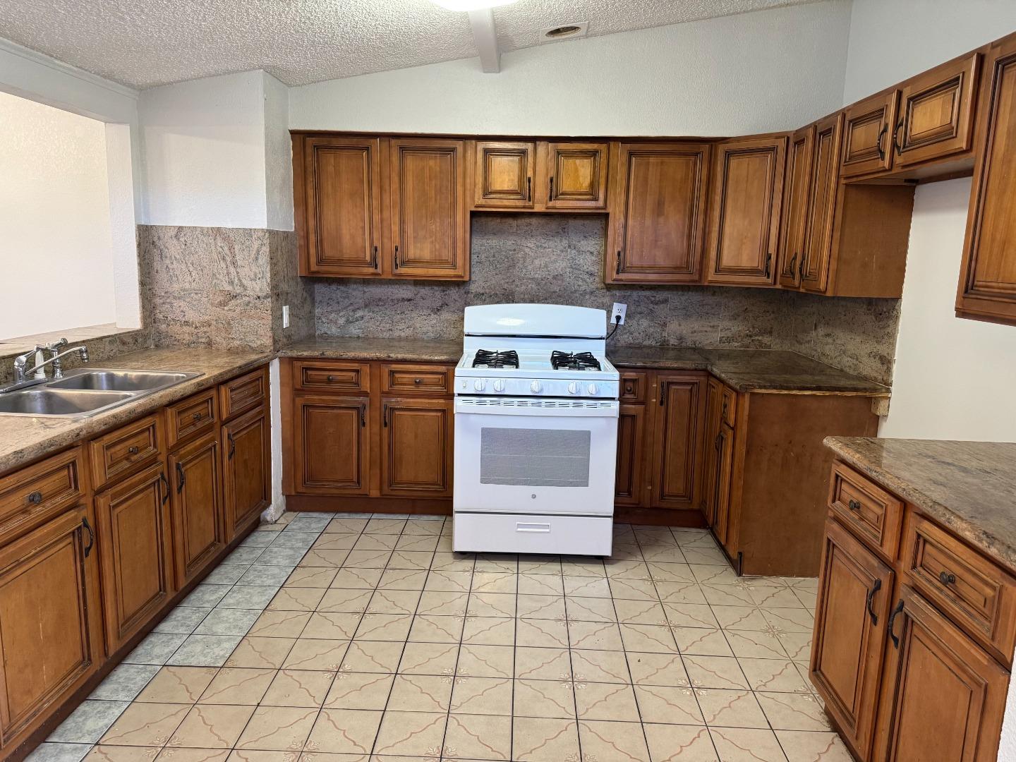Detail Gallery Image 6 of 18 For 1519 Orlando Dr, San Jose,  CA 95122 - 4 Beds | 2 Baths