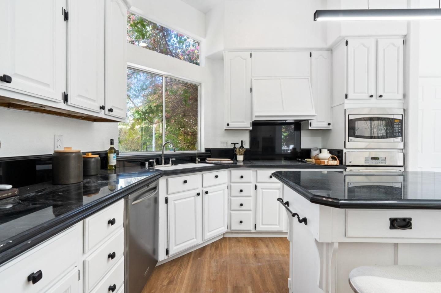 Detail Gallery Image 16 of 52 For 205 Majorca Dr, San Ramon,  CA 94582 - 4 Beds | 2/1 Baths