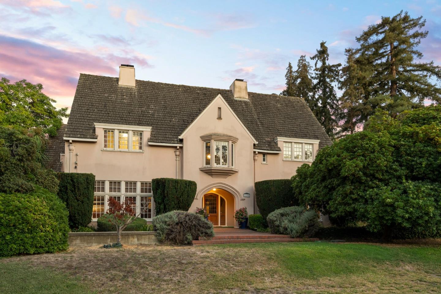 Detail Gallery Image 2 of 92 For 1190 Emory St, San Jose,  CA 95126 - 6 Beds | 3/2 Baths