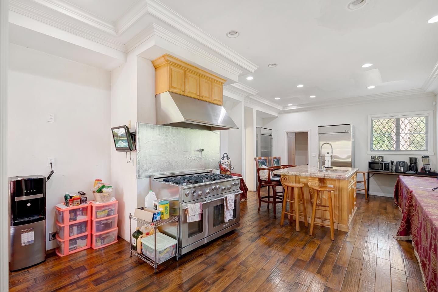 Detail Gallery Image 35 of 92 For 1190 Emory St, San Jose,  CA 95126 - 6 Beds | 3/2 Baths
