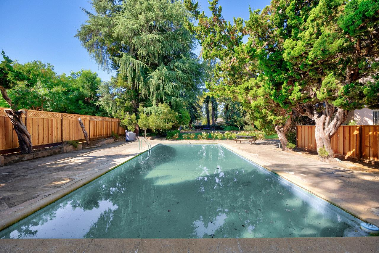 Detail Gallery Image 5 of 92 For 1190 Emory St, San Jose,  CA 95126 - 6 Beds | 3/2 Baths