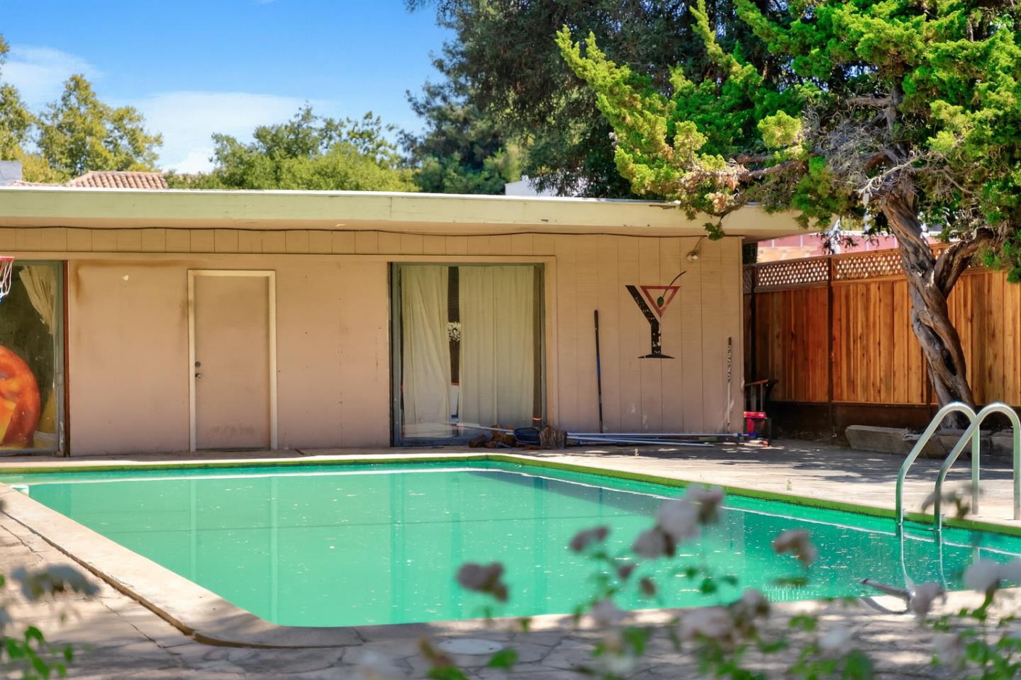 Detail Gallery Image 7 of 92 For 1190 Emory St, San Jose,  CA 95126 - 6 Beds | 3/2 Baths