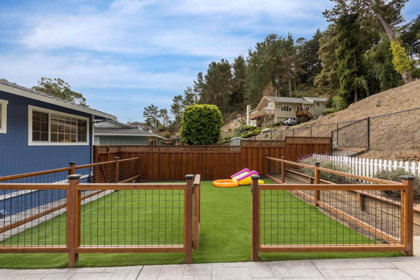 Detail Gallery Image 12 of 24 For 1048 Banyan Way, Pacifica,  CA 94044 - 4 Beds | 2 Baths