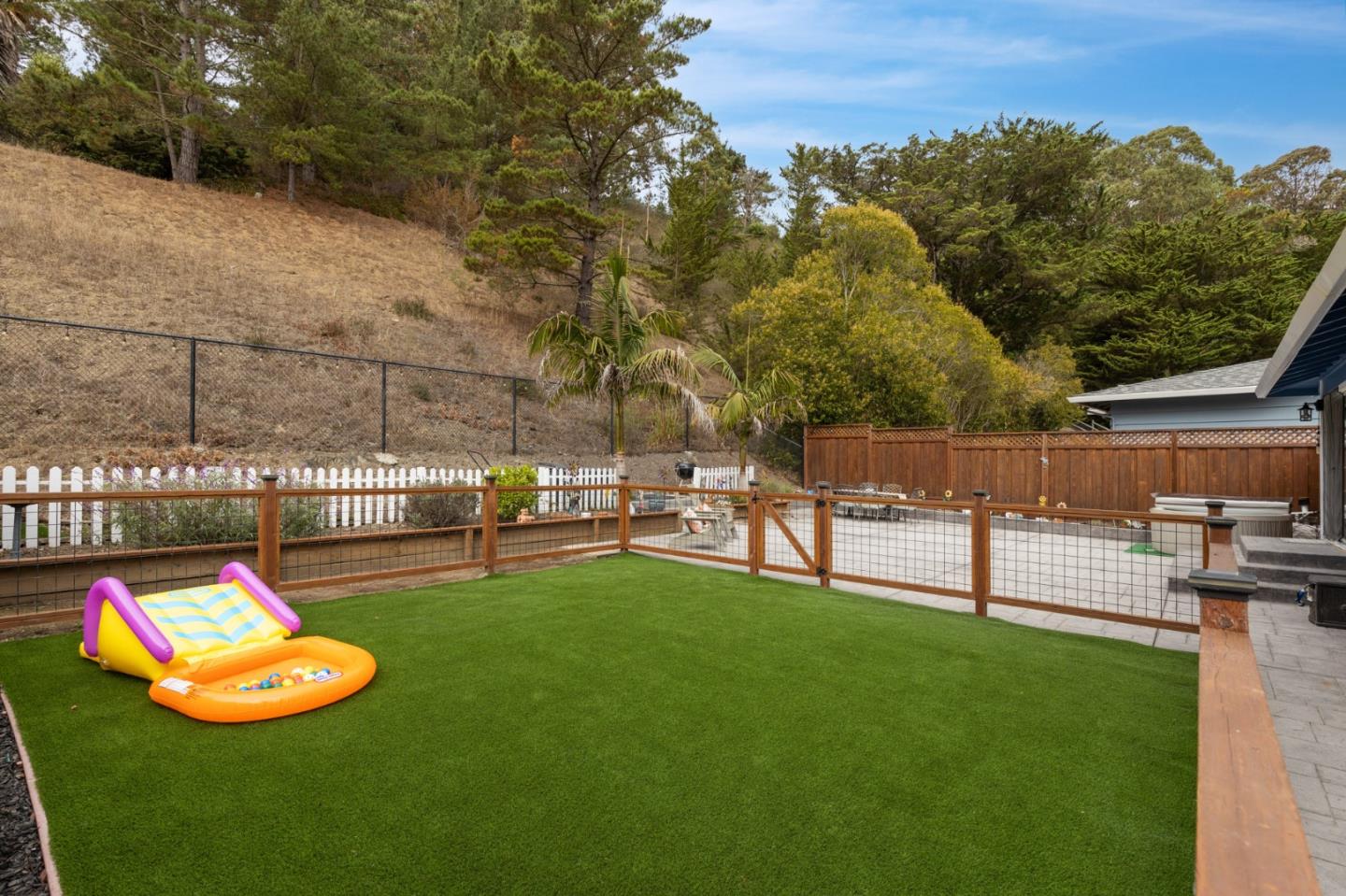 Detail Gallery Image 13 of 24 For 1048 Banyan Way, Pacifica,  CA 94044 - 4 Beds | 2 Baths