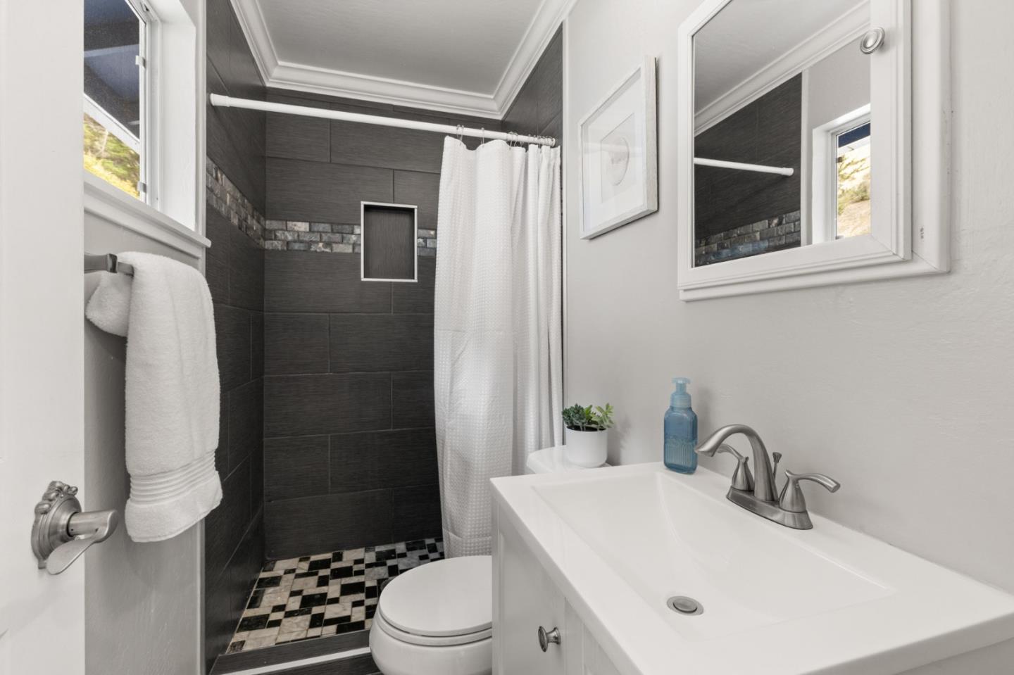 Detail Gallery Image 17 of 24 For 1048 Banyan Way, Pacifica,  CA 94044 - 4 Beds | 2 Baths