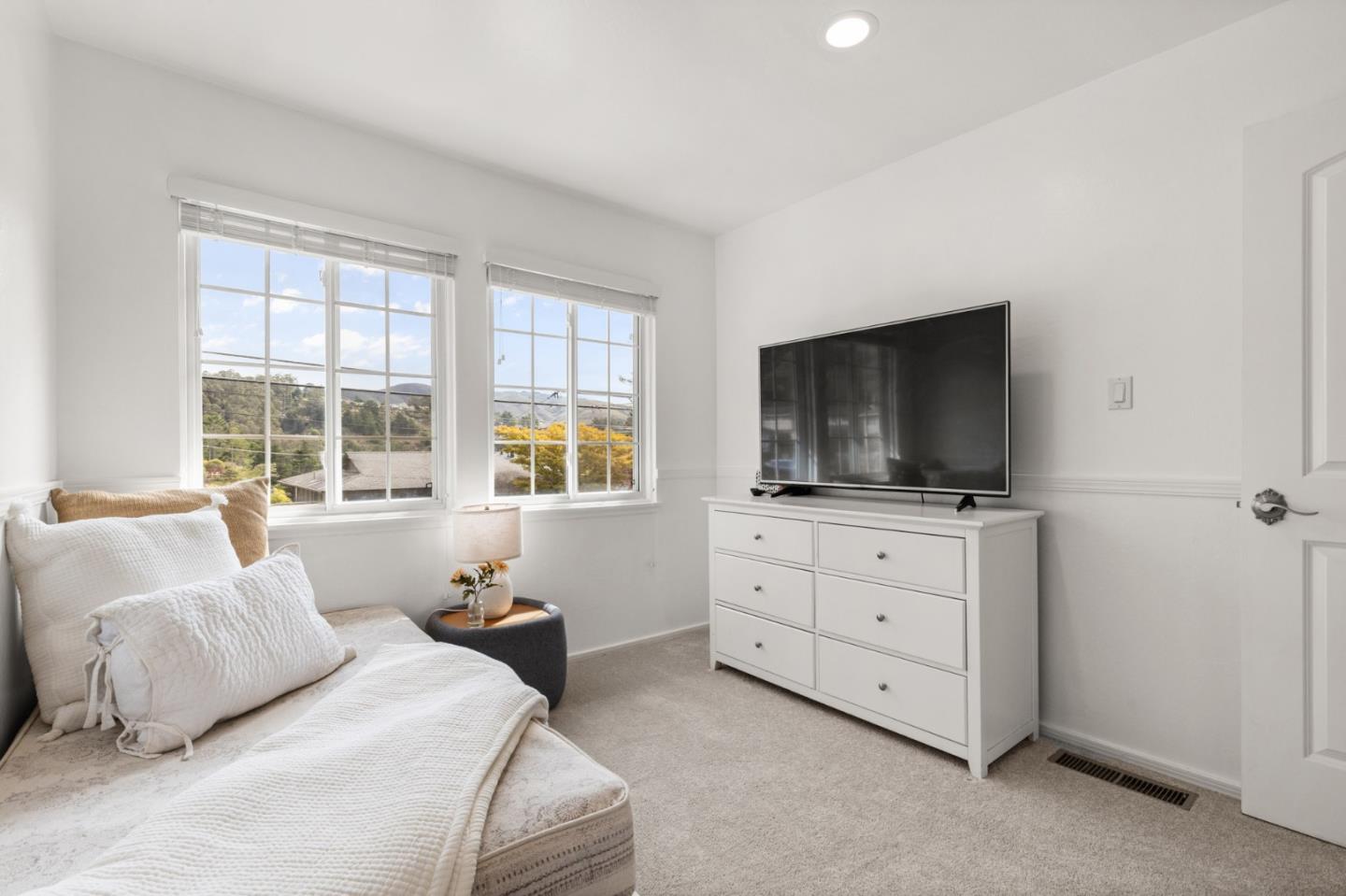 Detail Gallery Image 21 of 24 For 1048 Banyan Way, Pacifica,  CA 94044 - 4 Beds | 2 Baths