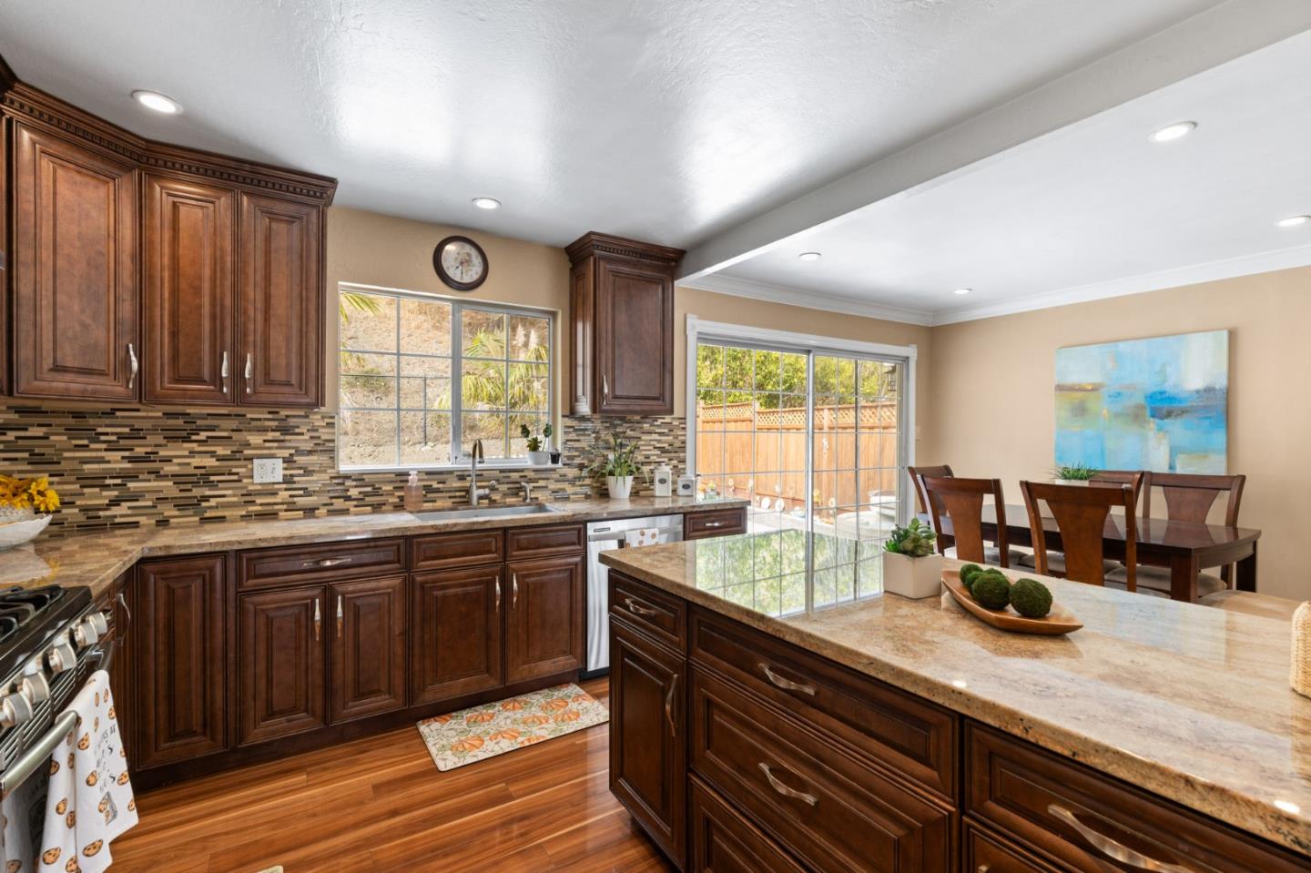 Detail Gallery Image 5 of 24 For 1048 Banyan Way, Pacifica,  CA 94044 - 4 Beds | 2 Baths