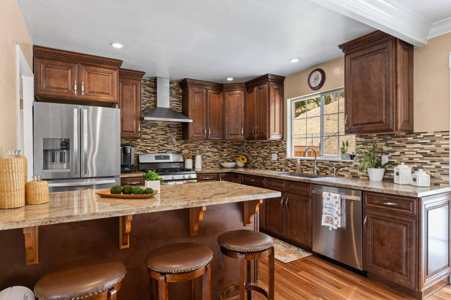 Detail Gallery Image 7 of 24 For 1048 Banyan Way, Pacifica,  CA 94044 - 4 Beds | 2 Baths