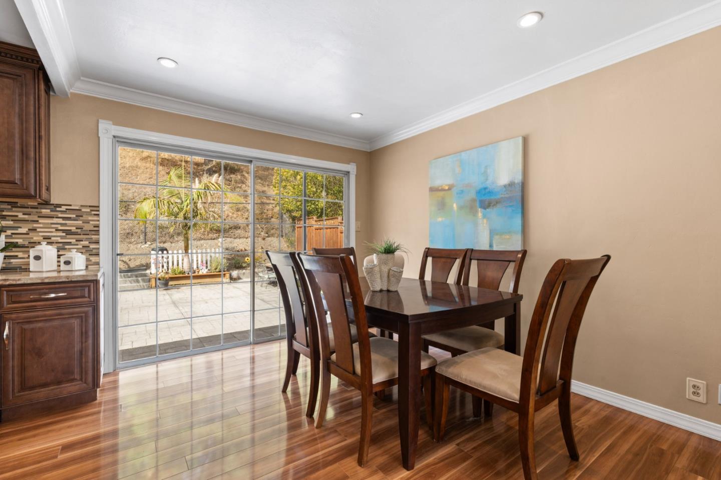 Detail Gallery Image 8 of 24 For 1048 Banyan Way, Pacifica,  CA 94044 - 4 Beds | 2 Baths