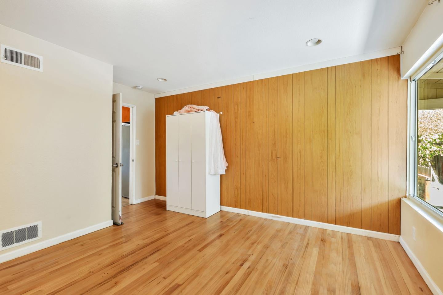 Detail Gallery Image 10 of 24 For 2624 N Center St, Stockton,  CA 95204 - 4 Beds | 2 Baths