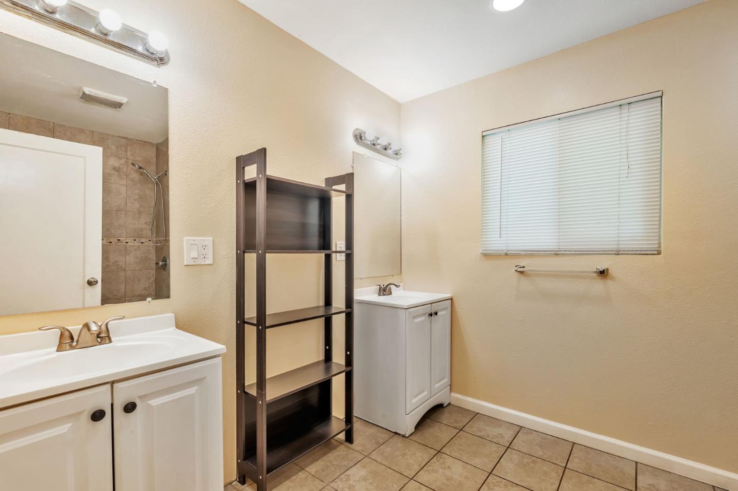 Detail Gallery Image 16 of 24 For 2624 N Center St, Stockton,  CA 95204 - 4 Beds | 2 Baths