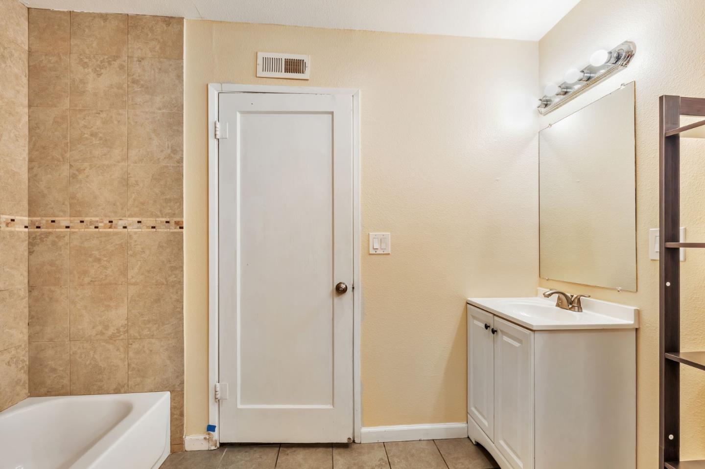 Detail Gallery Image 17 of 24 For 2624 N Center St, Stockton,  CA 95204 - 4 Beds | 2 Baths