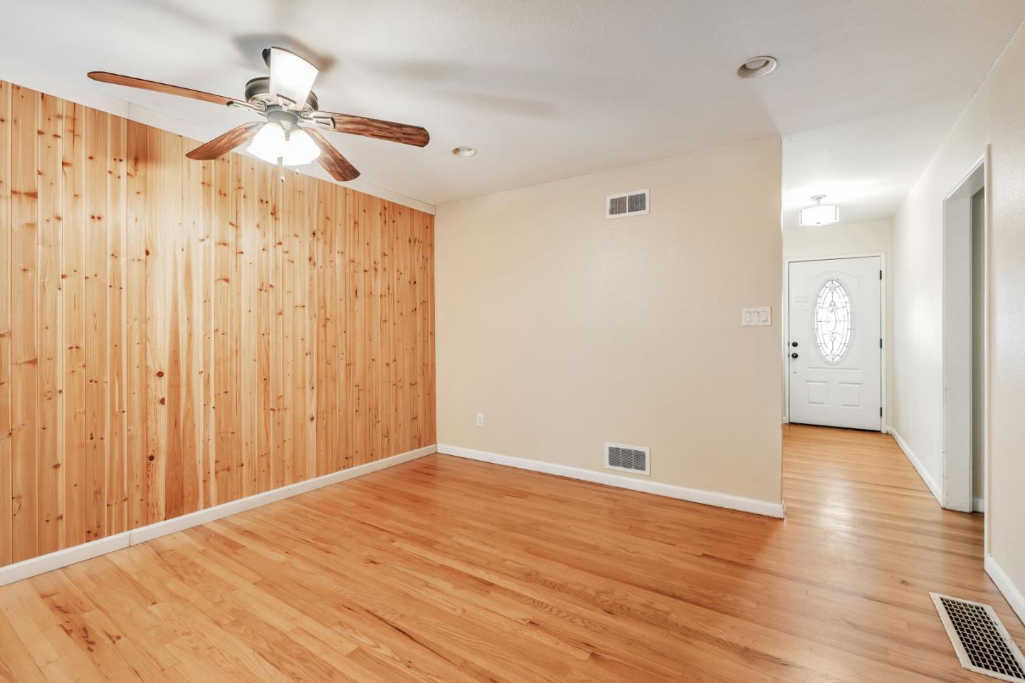 Detail Gallery Image 3 of 24 For 2624 N Center St, Stockton,  CA 95204 - 4 Beds | 2 Baths