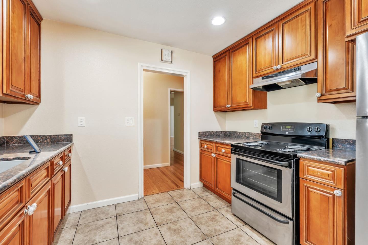 Detail Gallery Image 7 of 24 For 2624 N Center St, Stockton,  CA 95204 - 4 Beds | 2 Baths