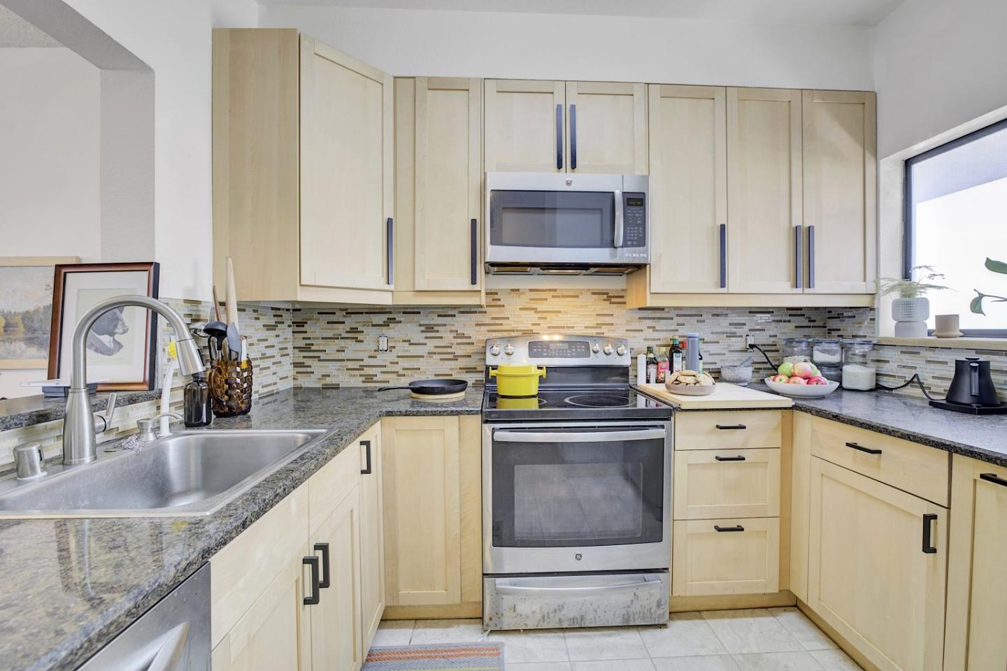 Detail Gallery Image 14 of 37 For 4681 Albany Cir #140,  San Jose,  CA 95129 - 1 Beds | 1 Baths
