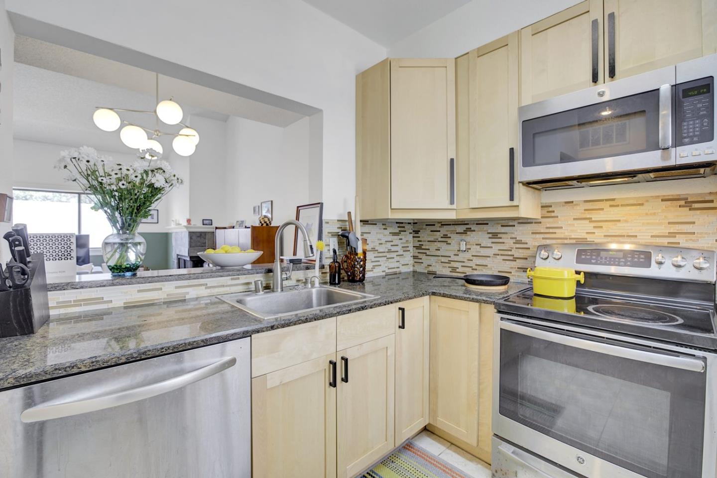 Detail Gallery Image 15 of 37 For 4681 Albany Cir #140,  San Jose,  CA 95129 - 1 Beds | 1 Baths