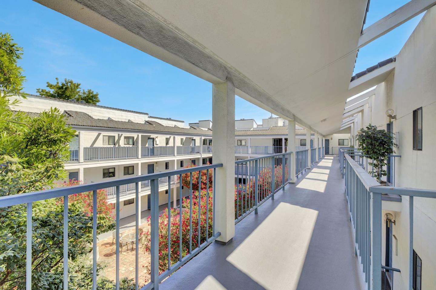 Detail Gallery Image 28 of 37 For 4681 Albany Cir #140,  San Jose,  CA 95129 - 1 Beds | 1 Baths