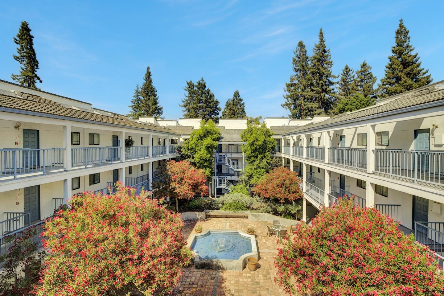 Detail Gallery Image 3 of 37 For 4681 Albany Cir #140,  San Jose,  CA 95129 - 1 Beds | 1 Baths