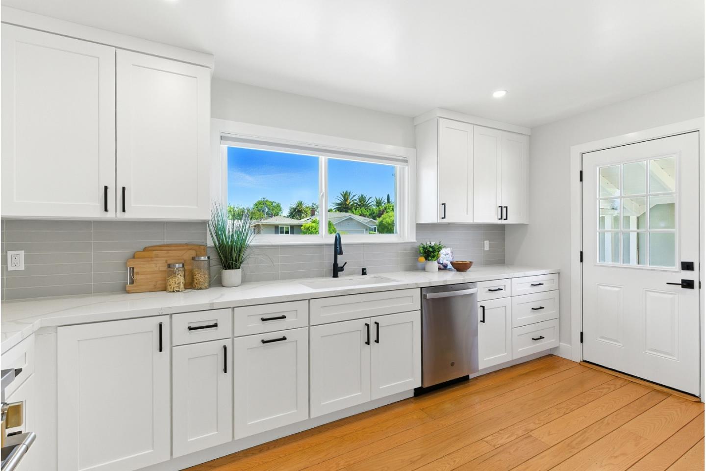 Detail Gallery Image 12 of 56 For 2020 Helena Way, Redwood City,  CA 94061 - 4 Beds | 2 Baths