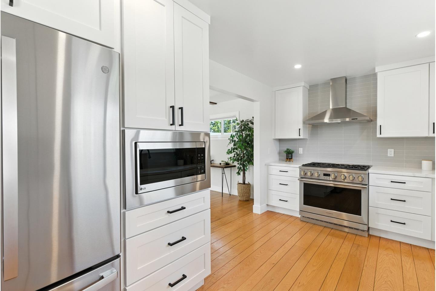 Detail Gallery Image 14 of 56 For 2020 Helena Way, Redwood City,  CA 94061 - 4 Beds | 2 Baths