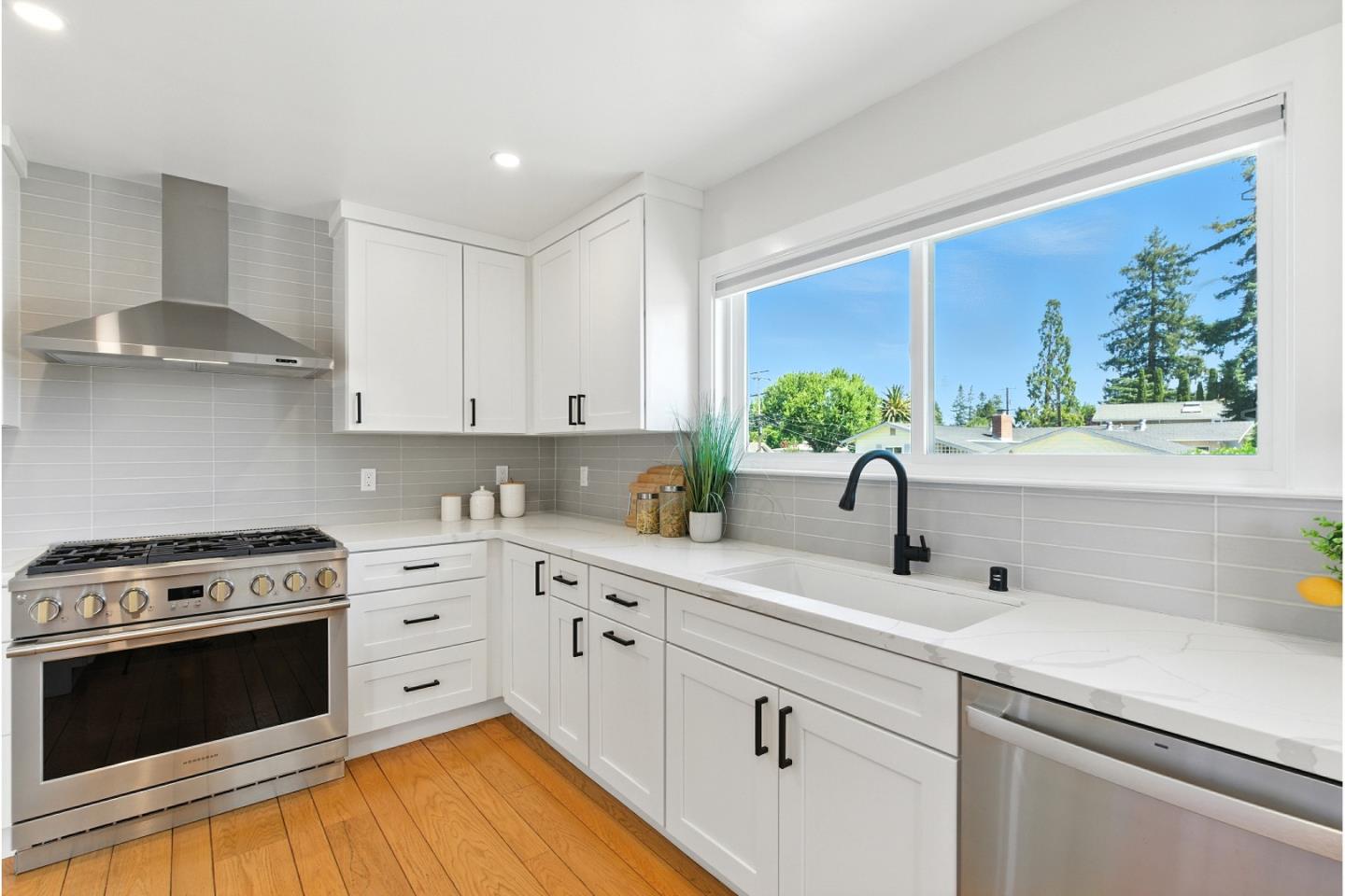 Detail Gallery Image 15 of 56 For 2020 Helena Way, Redwood City,  CA 94061 - 4 Beds | 2 Baths