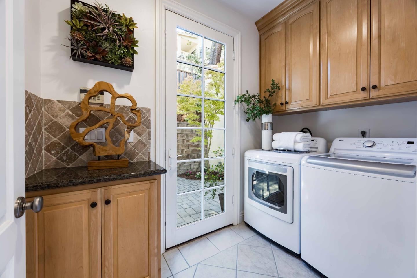Detail Gallery Image 10 of 19 For 11722 Putter Way, Los Altos,  CA 94024 - 3 Beds | 2/1 Baths
