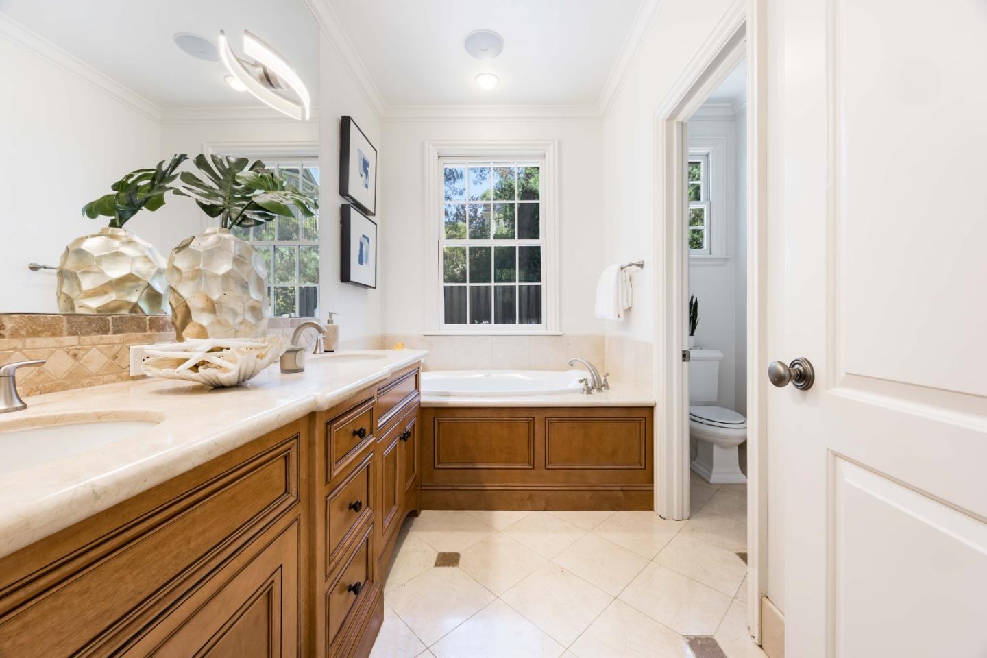 Detail Gallery Image 17 of 19 For 11722 Putter Way, Los Altos,  CA 94024 - 3 Beds | 2/1 Baths