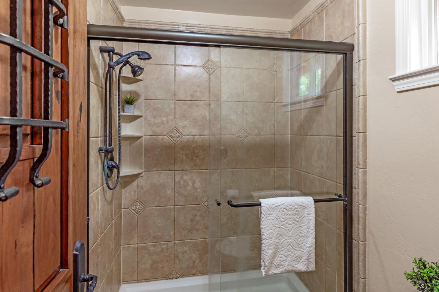 Detail Gallery Image 17 of 32 For 12467 Creekview Ct, San Martin,  CA 95046 - 4 Beds | 3 Baths