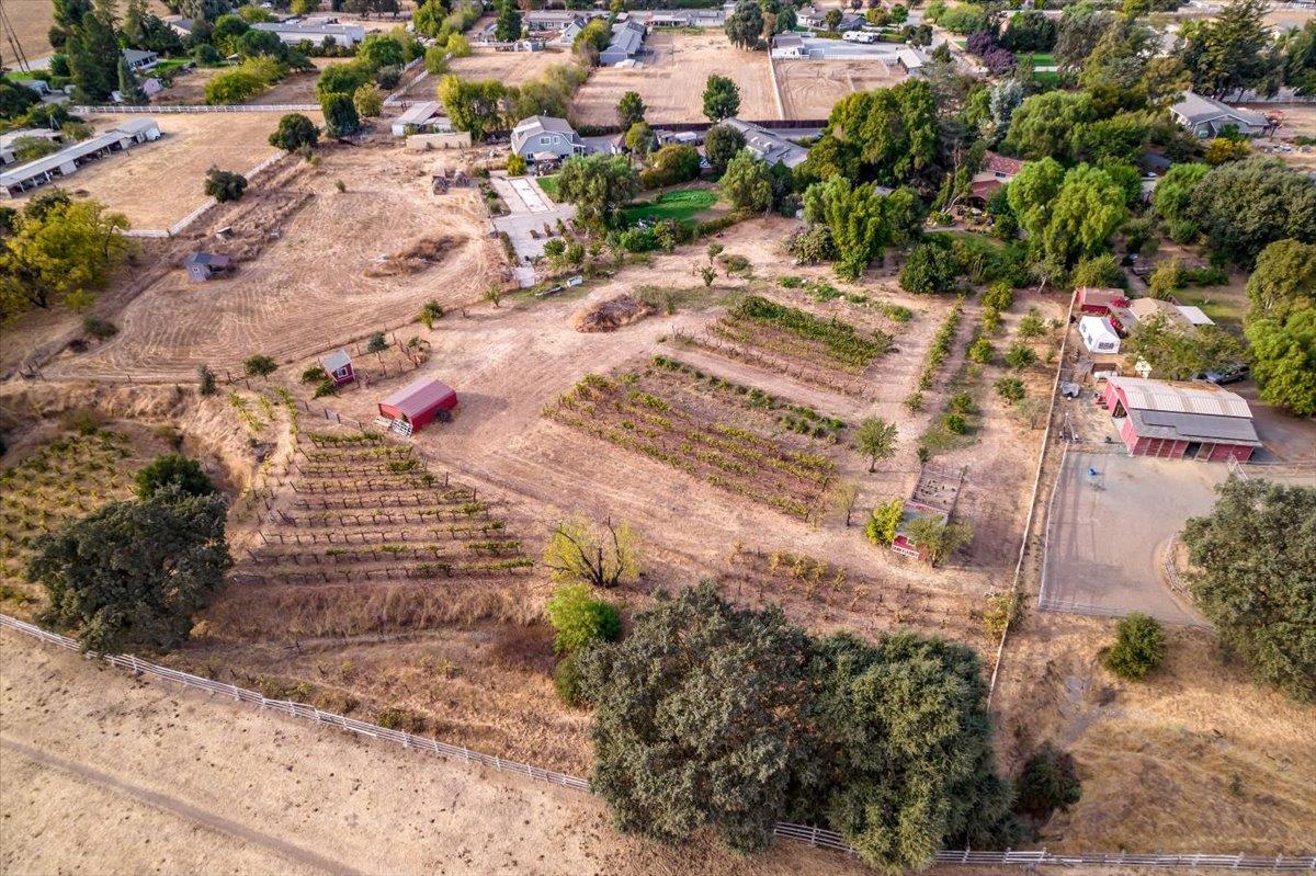 Detail Gallery Image 20 of 32 For 12467 Creekview Ct, San Martin,  CA 95046 - 4 Beds | 3 Baths