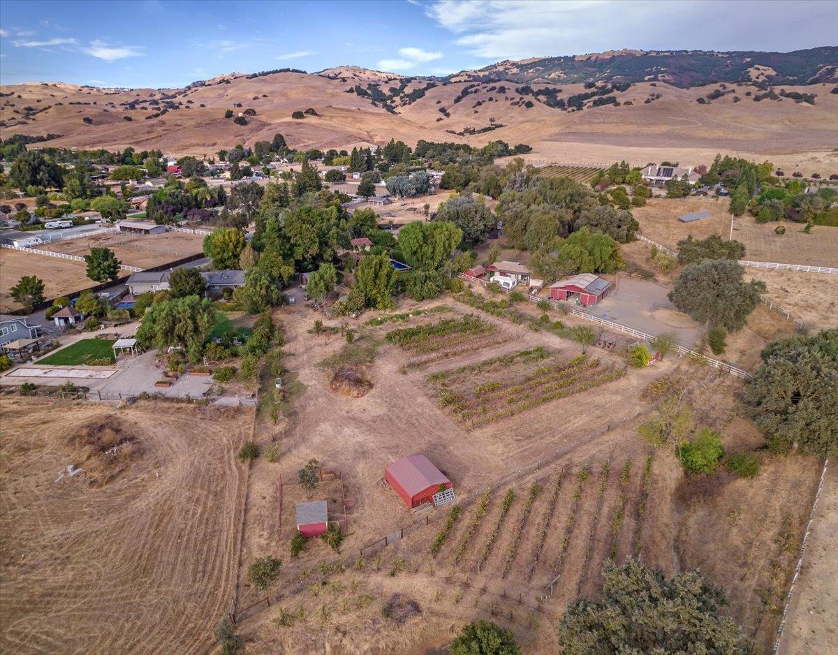 Detail Gallery Image 3 of 32 For 12467 Creekview Ct, San Martin,  CA 95046 - 4 Beds | 3 Baths