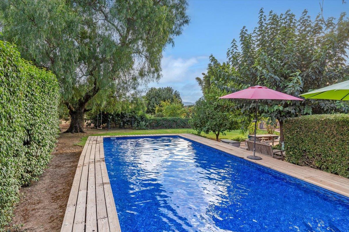 Detail Gallery Image 4 of 32 For 12467 Creekview Ct, San Martin,  CA 95046 - 4 Beds | 3 Baths