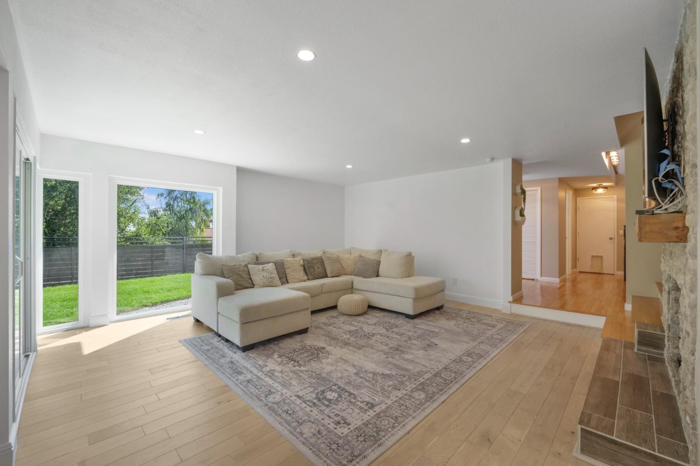 Detail Gallery Image 6 of 45 For 1620 Welburn Ave, Gilroy,  CA 95020 - 3 Beds | 2/1 Baths