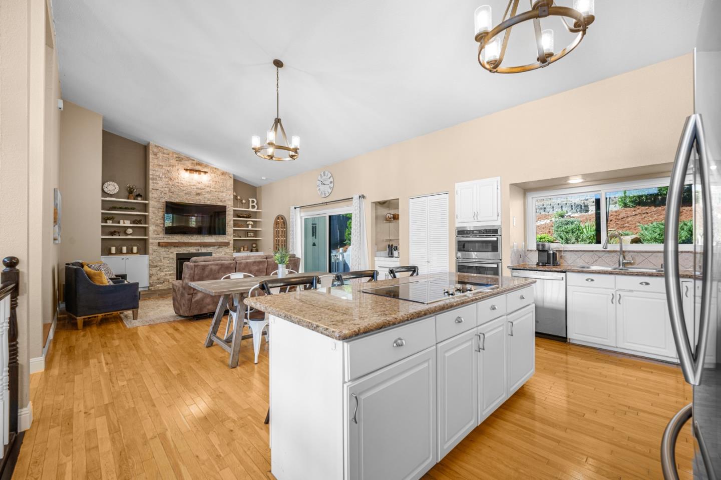 Detail Gallery Image 9 of 45 For 1620 Welburn Ave, Gilroy,  CA 95020 - 3 Beds | 2/1 Baths