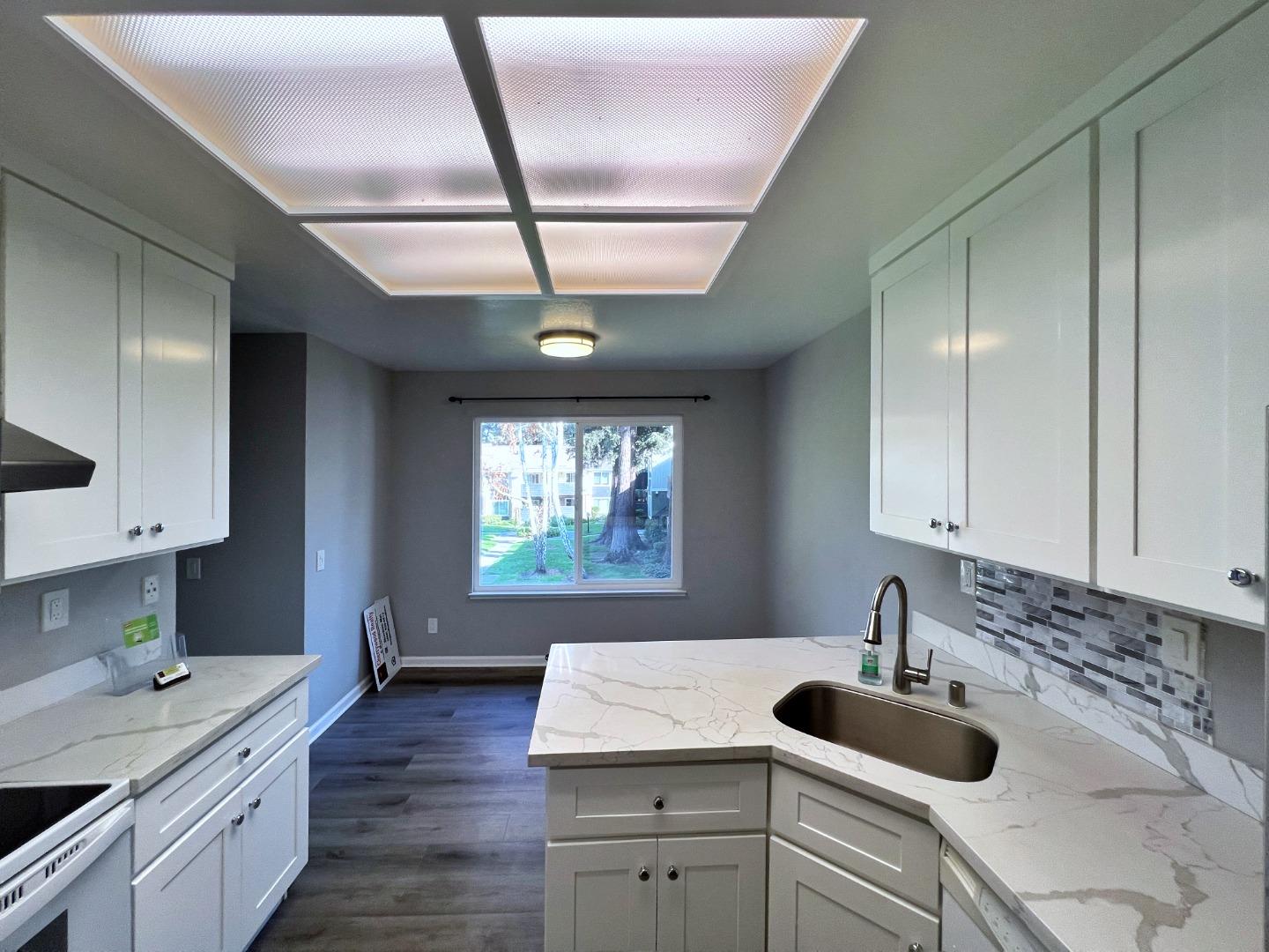 Detail Gallery Image 3 of 30 For 2599 Easton Ln #108,  San Jose,  CA 95133 - 2 Beds | 2 Baths