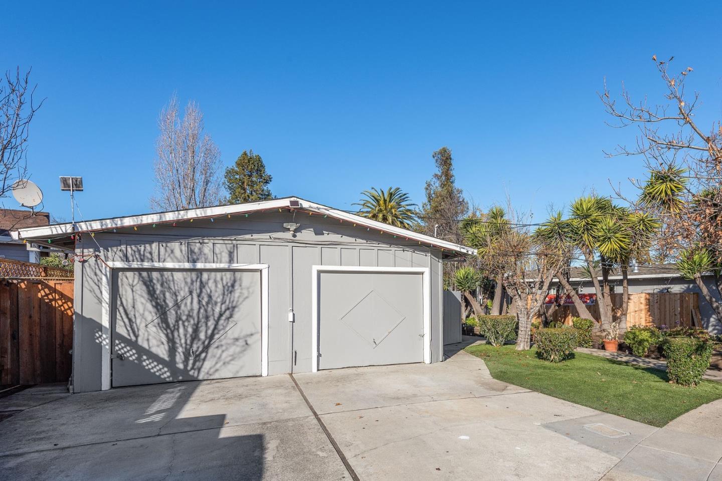 Detail Gallery Image 5 of 14 For 1005 Jones Ct, Redwood City,  CA 94063 - – Beds | – Baths