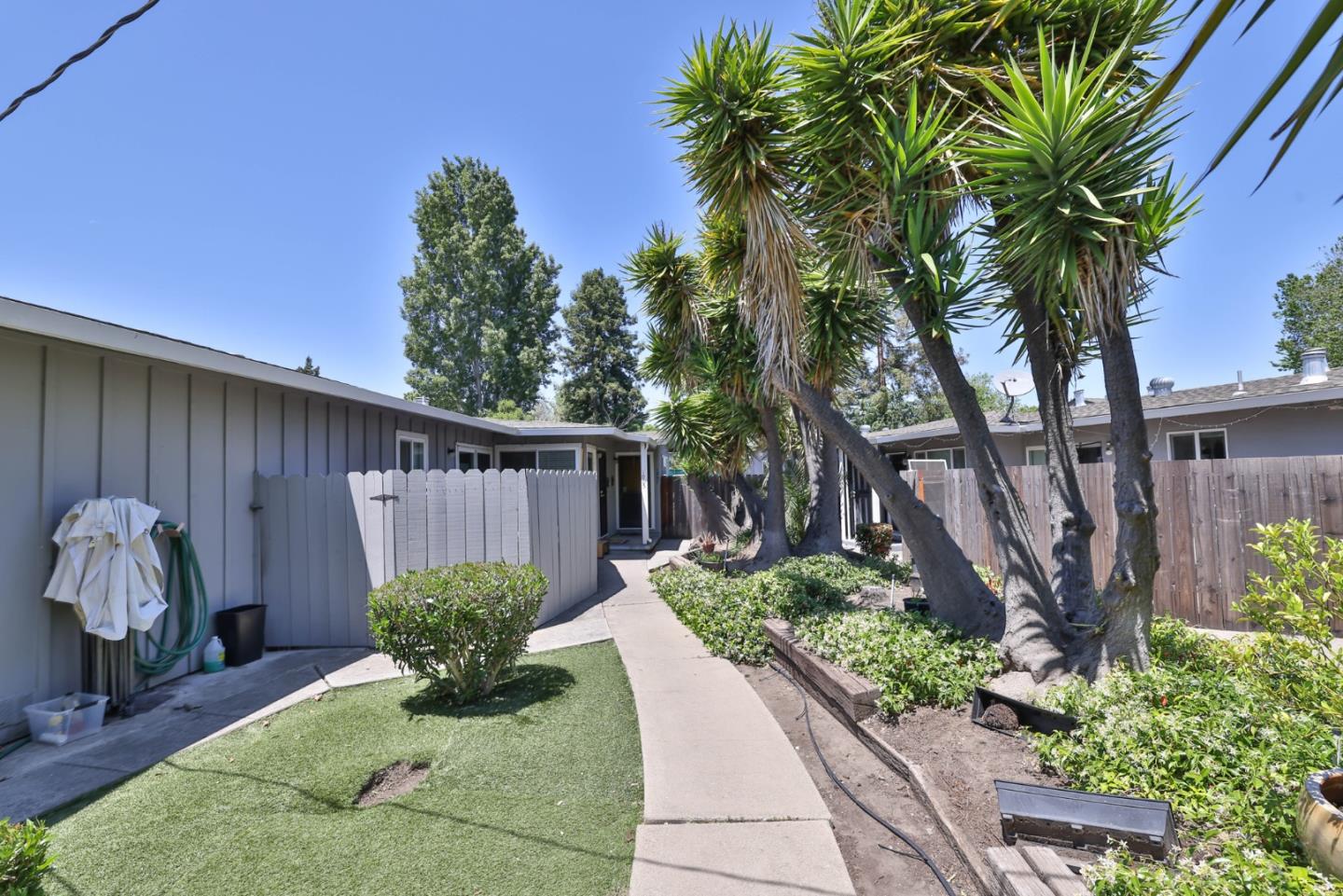 Detail Gallery Image 6 of 14 For 1005 Jones Ct, Redwood City,  CA 94063 - – Beds | – Baths