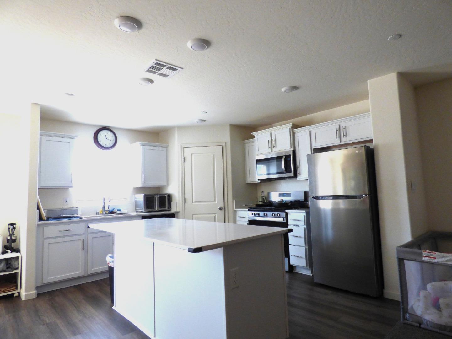 Detail Gallery Image 4 of 17 For 510 Perkins Rd, Madera,  CA 93637 - 4 Beds | 3 Baths