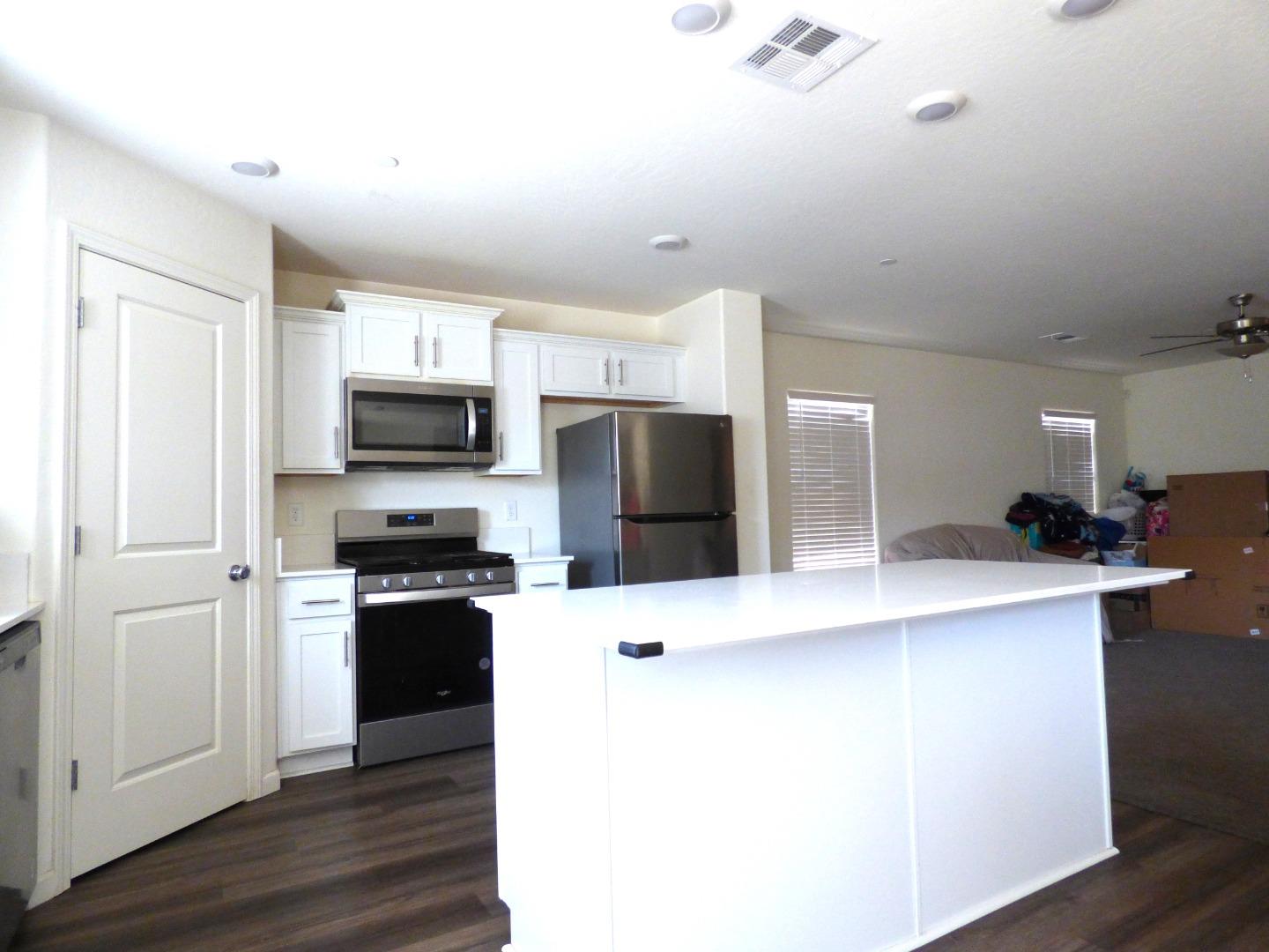Detail Gallery Image 5 of 17 For 510 Perkins Rd, Madera,  CA 93637 - 4 Beds | 3 Baths