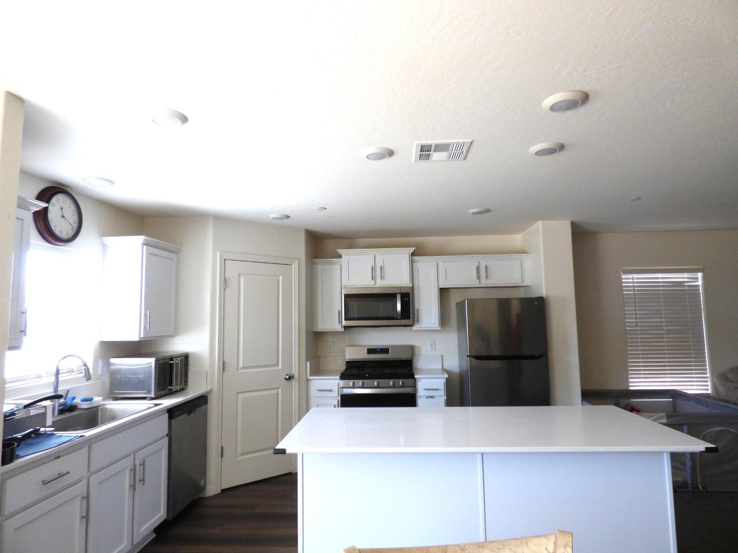Detail Gallery Image 7 of 17 For 510 Perkins Rd, Madera,  CA 93637 - 4 Beds | 3 Baths